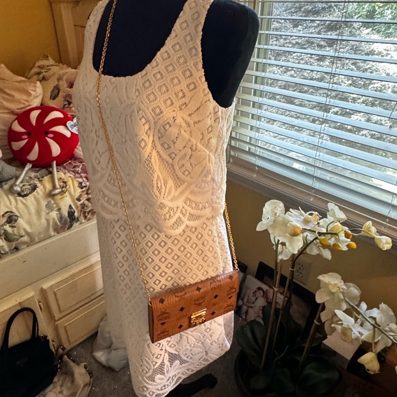 MCM Crossbody Wallet with removable gold chain. - Picture 1 of 15